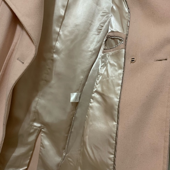 CALVIN KLEIN PINK COAT. BUTTON AND TIE CLOSURE. GOOD CONDITION SIZE SMALL - Picture 6 of 11